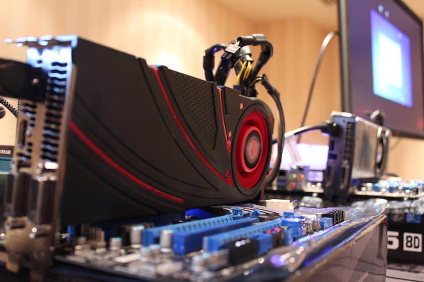 AMD-Radeon-R9-290X-vs-GTX-Titan