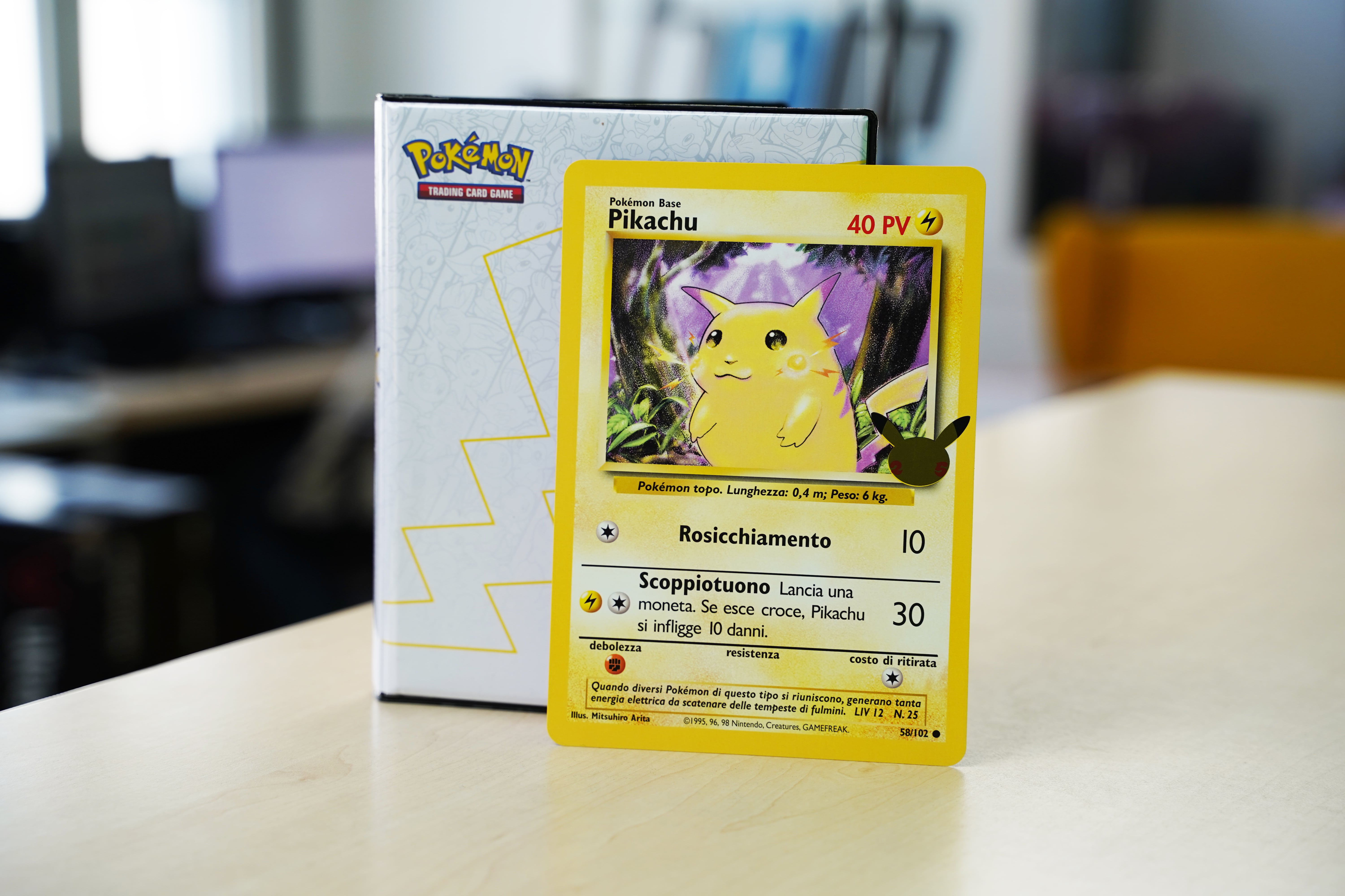 Pokémon GCC, scopriamo il raccoglitore per le carte giganti e la carta di  Pikachu!
